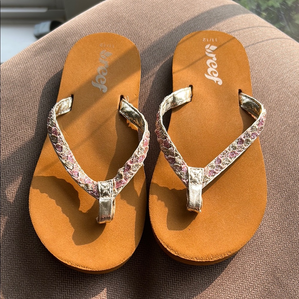 Reef Gold and Pink Sandals with Sparkly Embellishments Little Girls size 11/12.